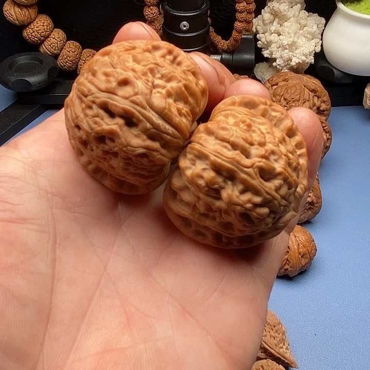 文玩核桃把件全品三角白