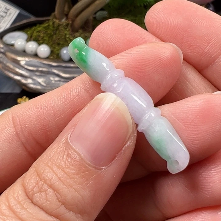 守****翡翠未镶嵌颈饰节节高升