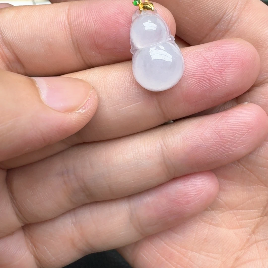 翡翠18K金镶嵌颈饰葫芦