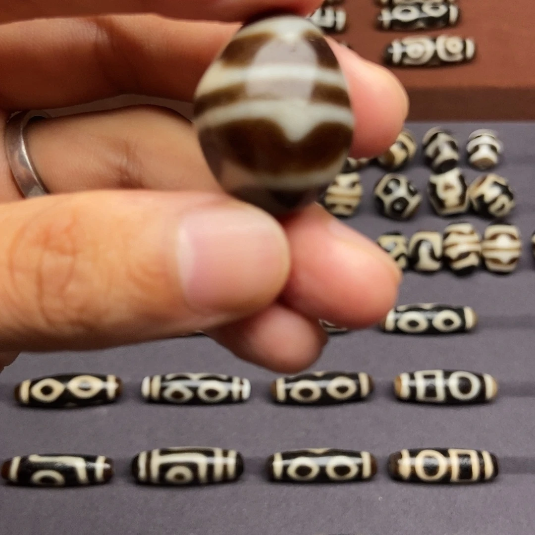 我***称玛瑙/玉髓颈饰合金