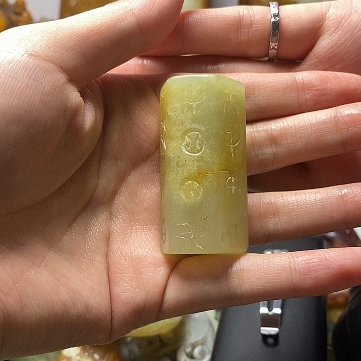 和田玉未镶嵌车挂