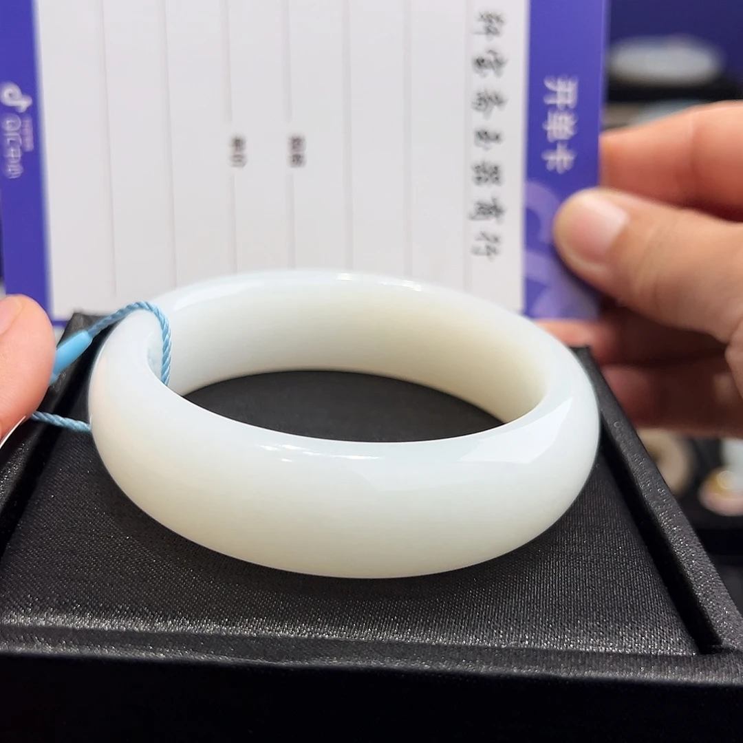 带***季和田玉未镶嵌手镯