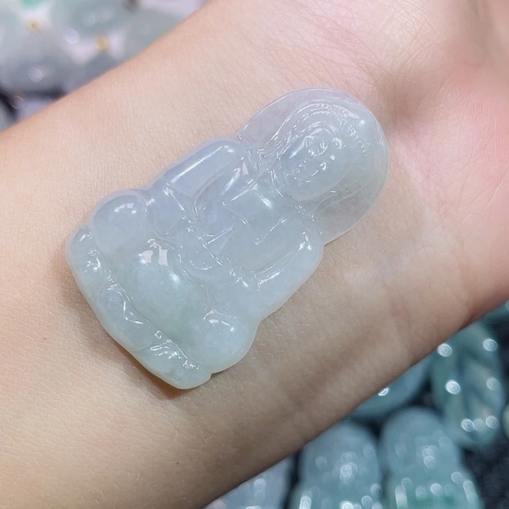 翡翠未镶嵌颈饰观音