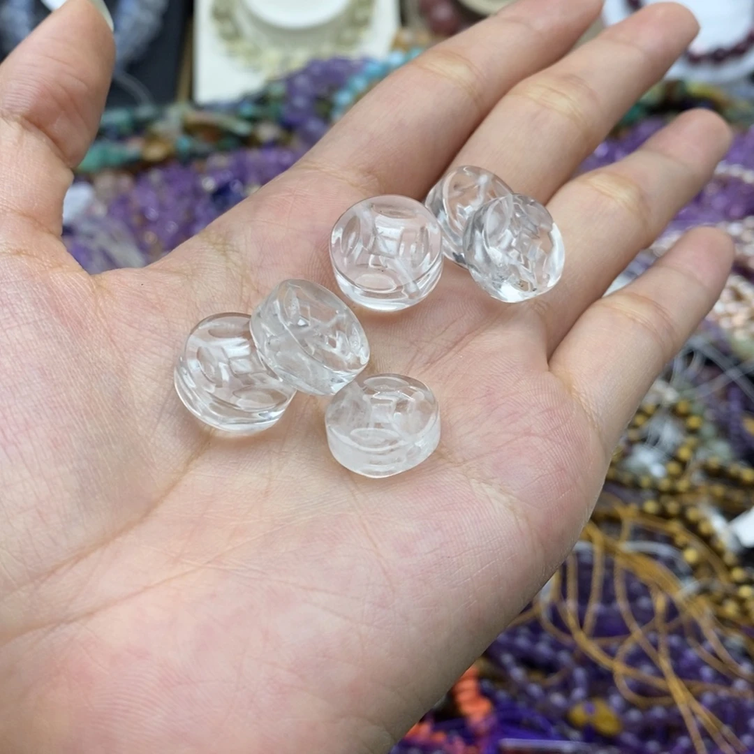 未镶嵌玛瑙/玉髓珠宝半成品一个天然白水晶雕刻钱币