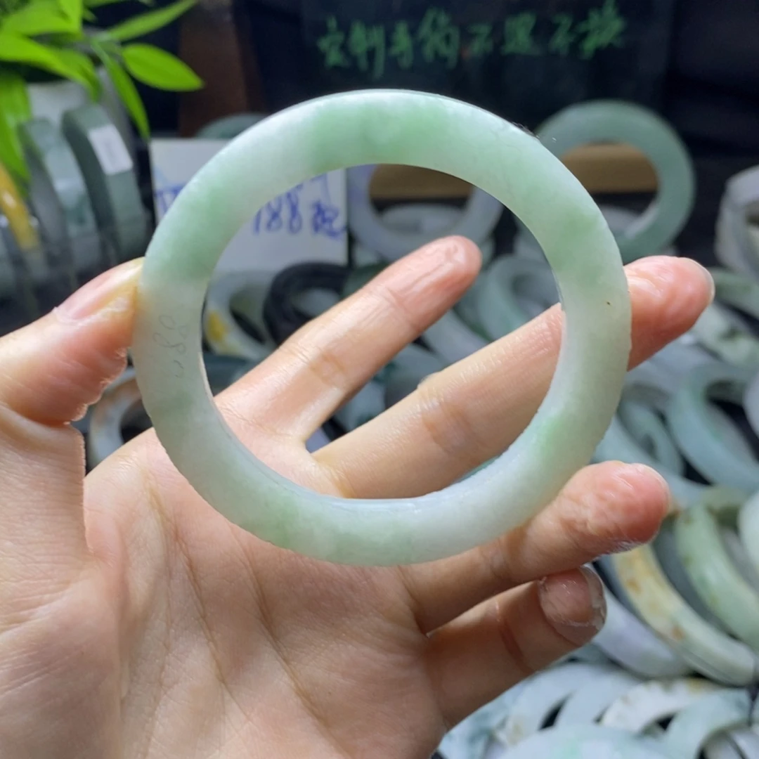 d***r未镶嵌手镯定制翡翠