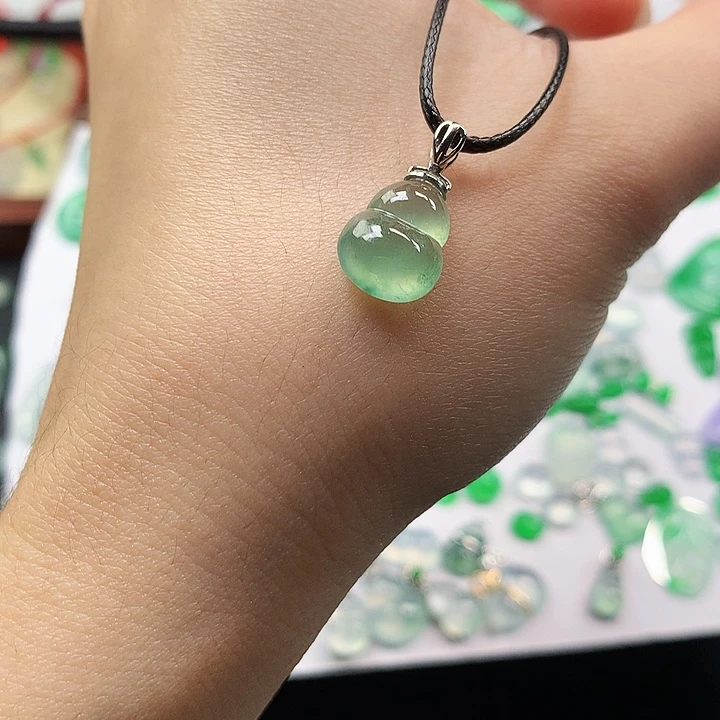 翡翠吊坠(不含链)18K金镶嵌葫芦