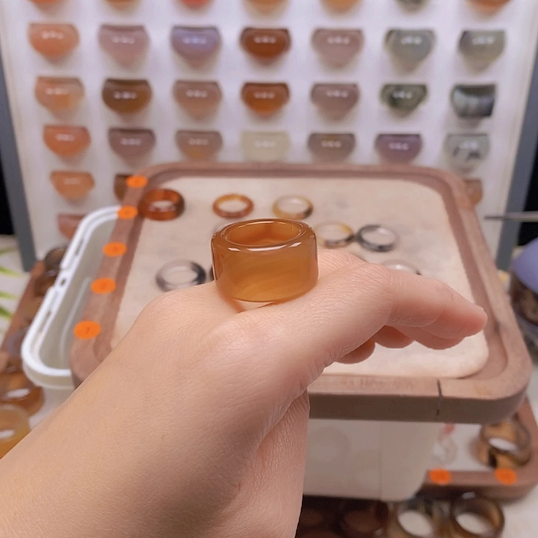 着***儿玛瑙/玉髓未镶嵌戒指港12