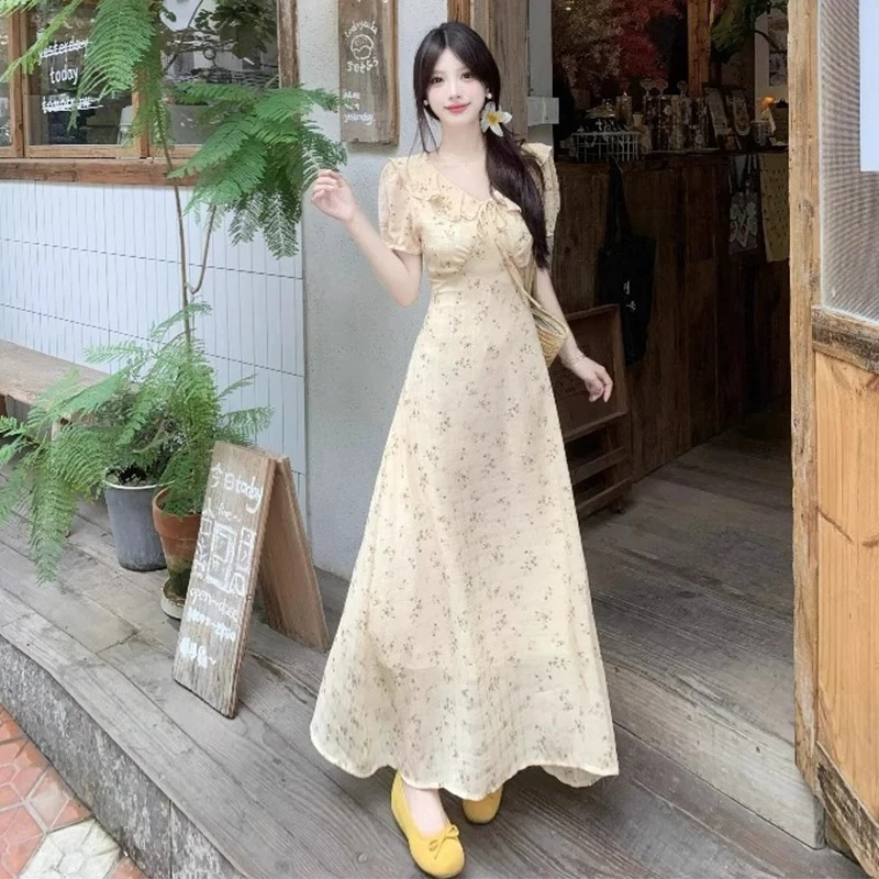 2025茶歇法式碎花连衣裙夏荷叶边V领修身显瘦长裙海边度假沙滩裙