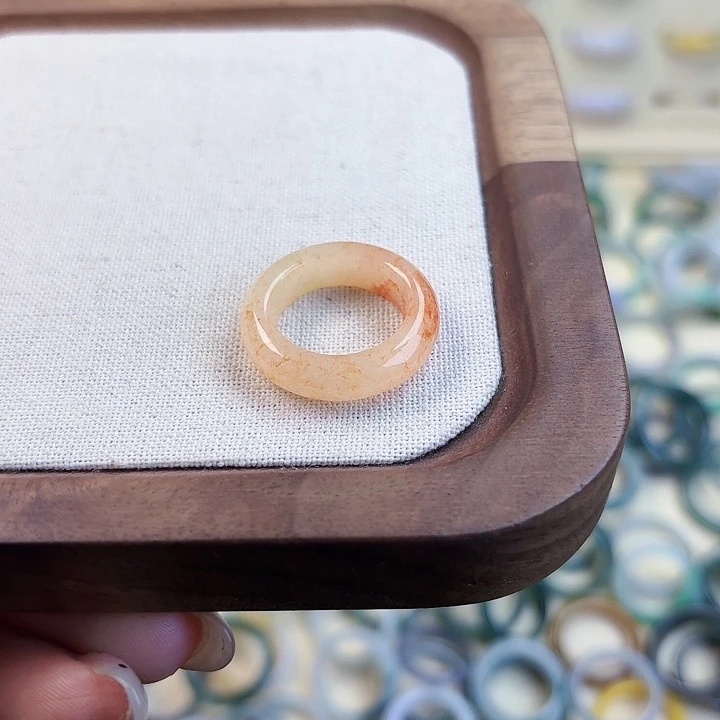 翡翠未镶嵌戒指向****糖32 号港 11.12