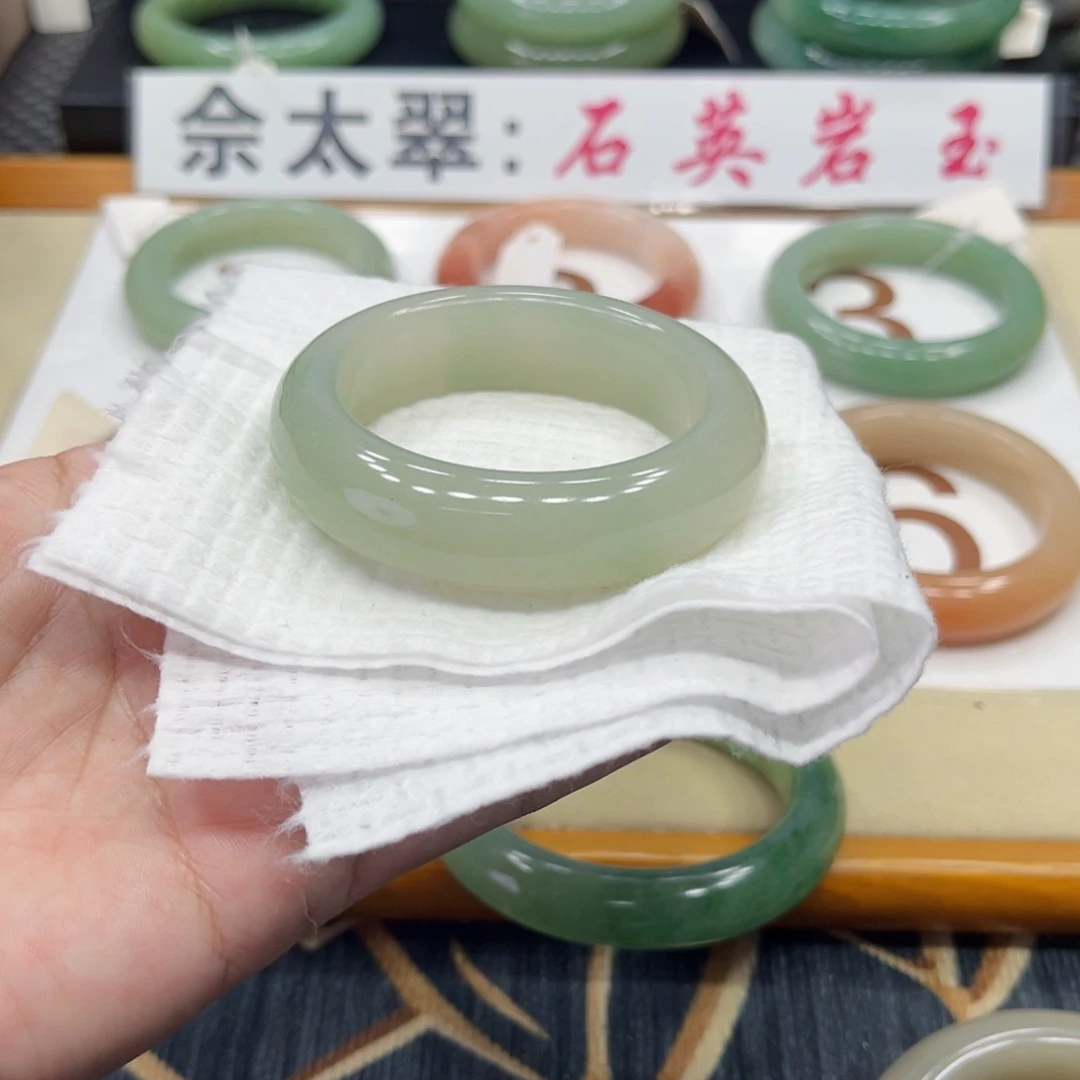 石英质玉手镯未镶嵌吴****虑