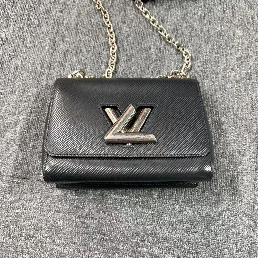 95新 LouisVuitton/路易威登 路易威登黑色水波纹扭扭百搭单肩包