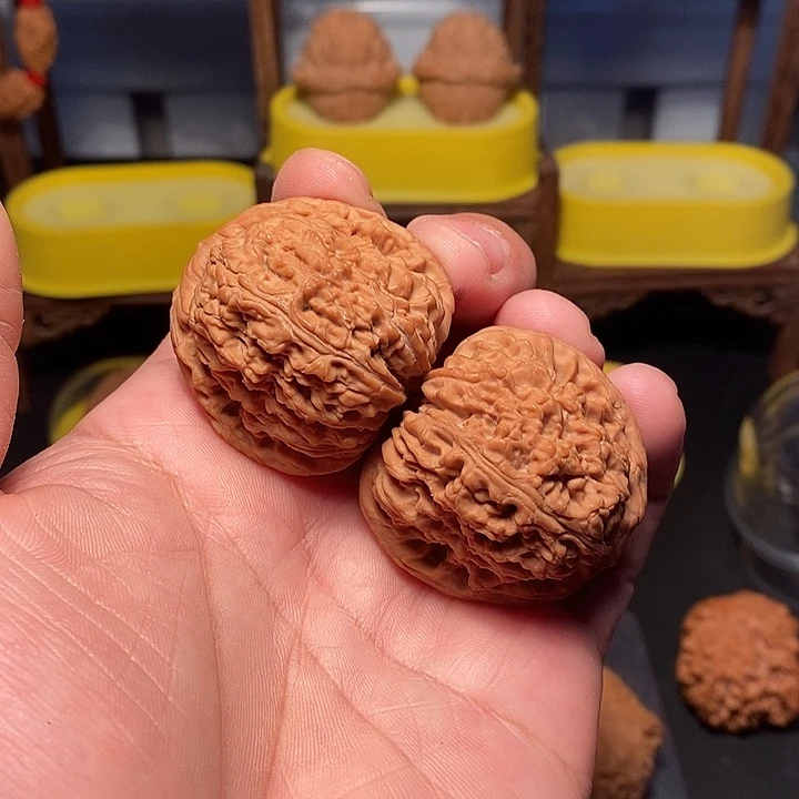 文玩核桃吊坠41尺，全品南疆石