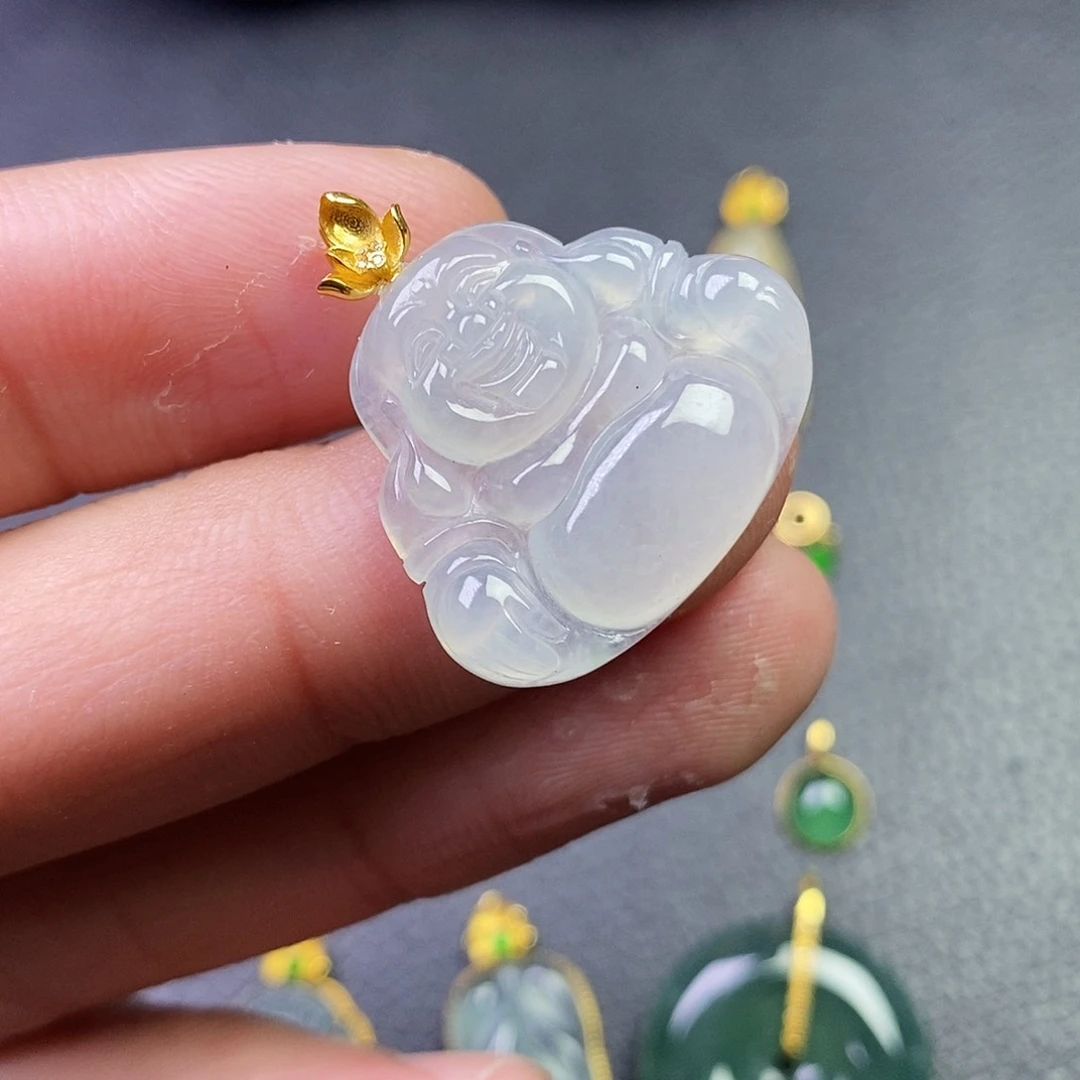 颈饰18K金镶嵌翡翠