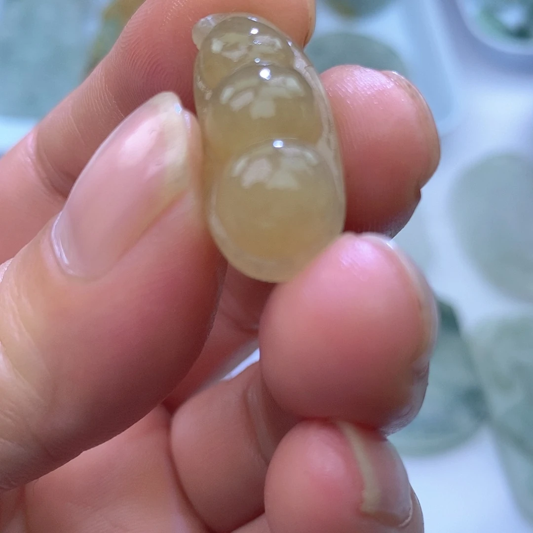 定制翡翠未镶嵌豆豆