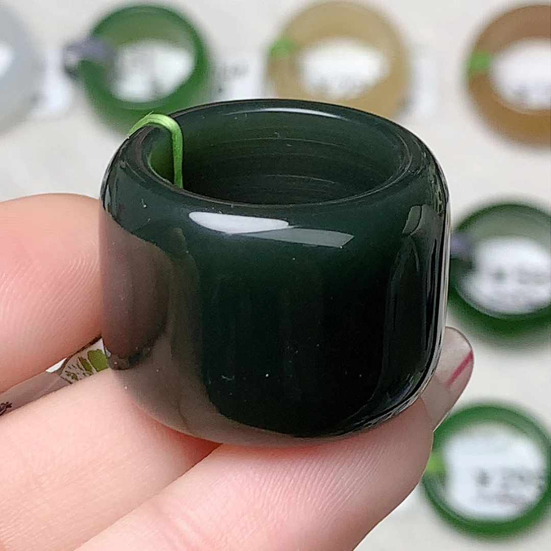 未镶嵌戒指和田玉