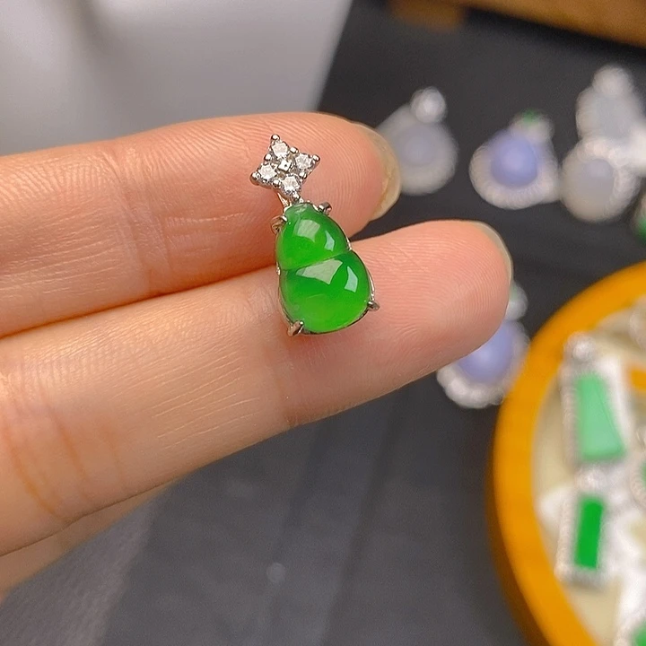 颈饰银S925镶嵌翡翠天然翡翠葫芦