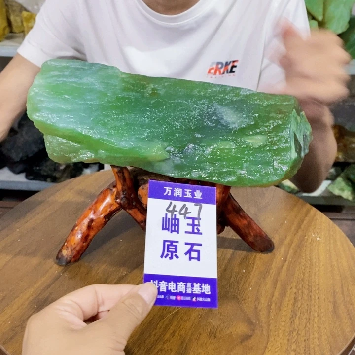 大****蛇纹石玉未镶嵌原石