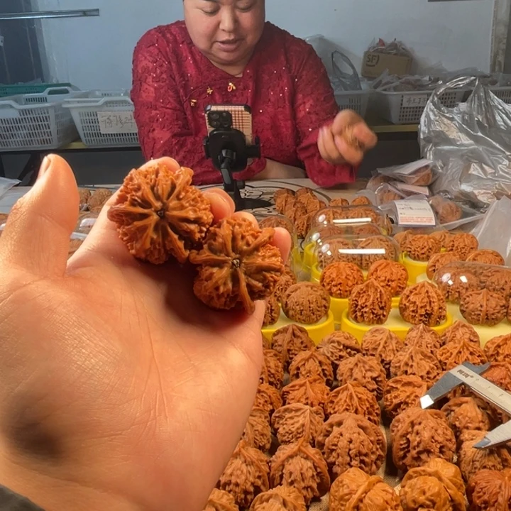 超***文玩核桃吊坠帝王三棱