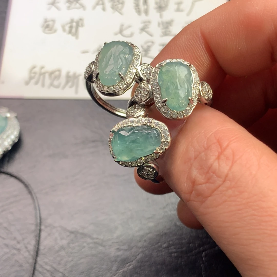 翡翠颈饰未镶嵌貔貅戒指