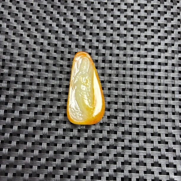 新疆和田玉站观音菩萨手工雕刻男女款挂件12.6g