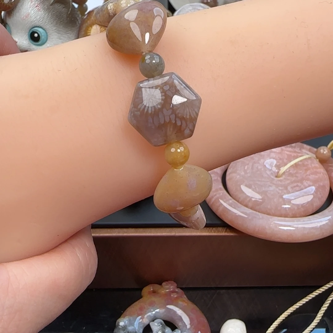 硅化珊瑚（珊瑚玉）未镶嵌颈饰