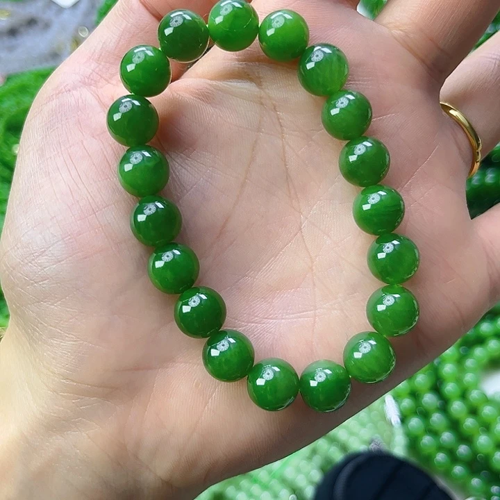 薇****和田玉未镶嵌颈饰