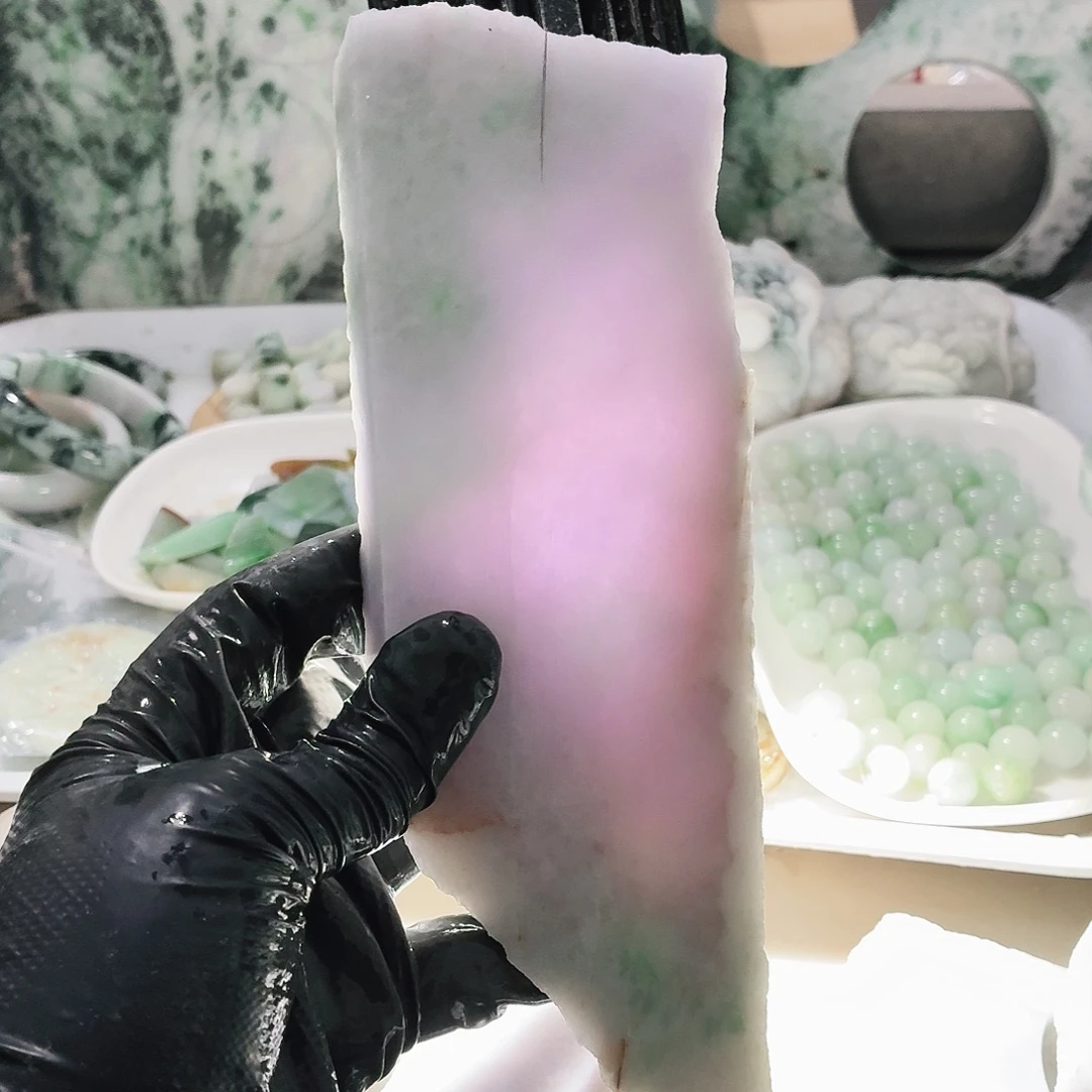 翡翠未镶嵌颈饰边角料