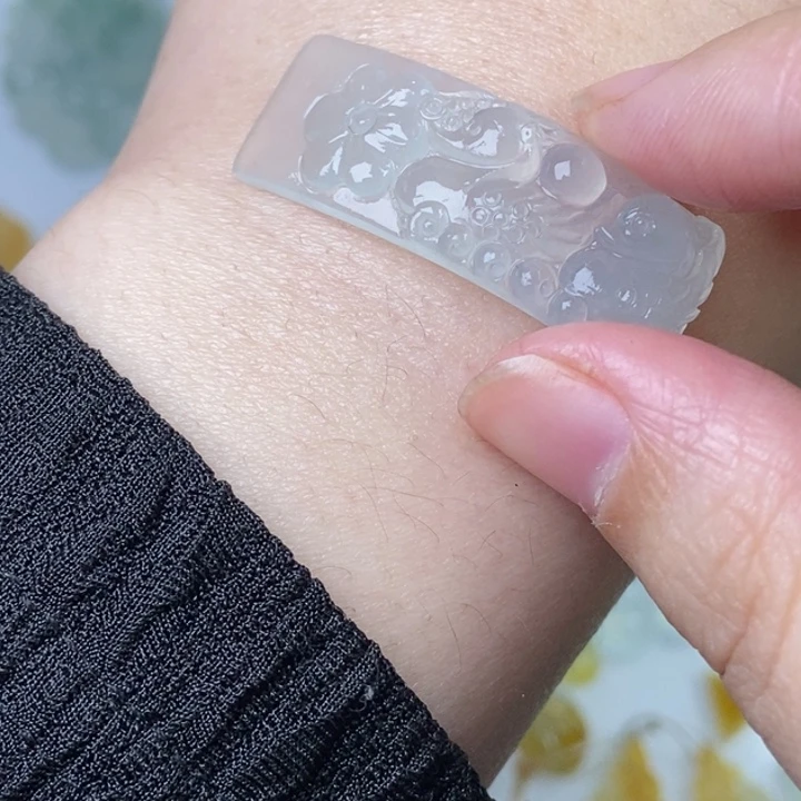 定制翡翠未镶嵌手牌