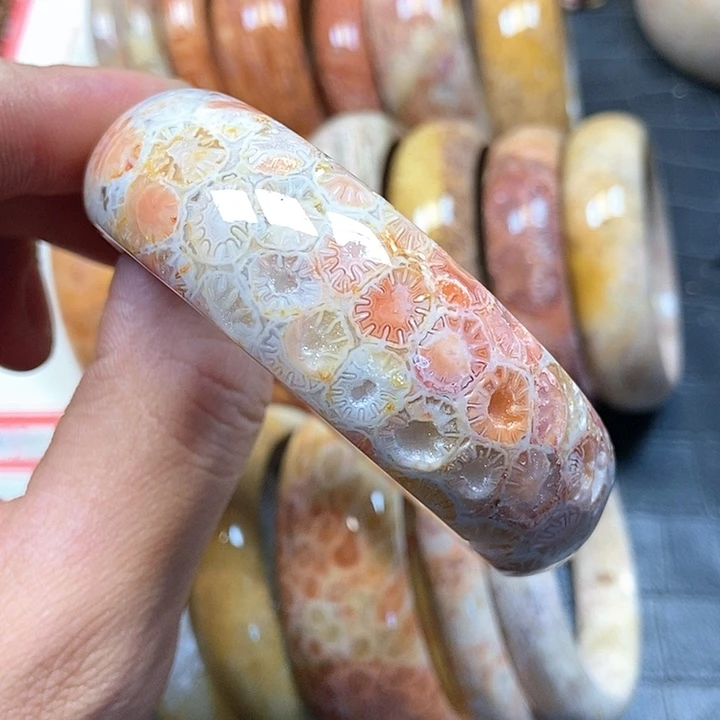 硅化珊瑚（珊瑚玉）手镯未镶嵌j****在