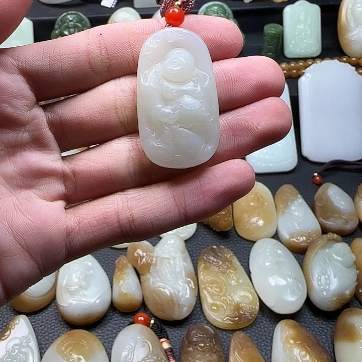 和田玉未镶嵌颈饰