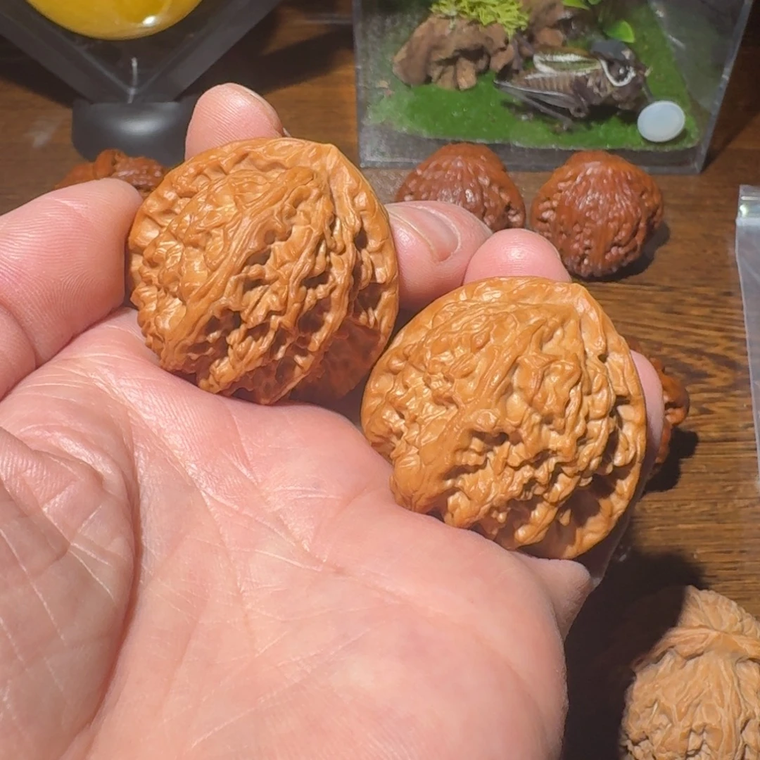 东***叶吊坠文玩核桃三角白