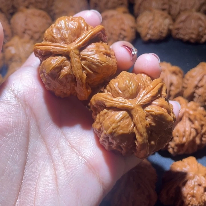 郝***瀚吊坠文玩核桃蛤蟆