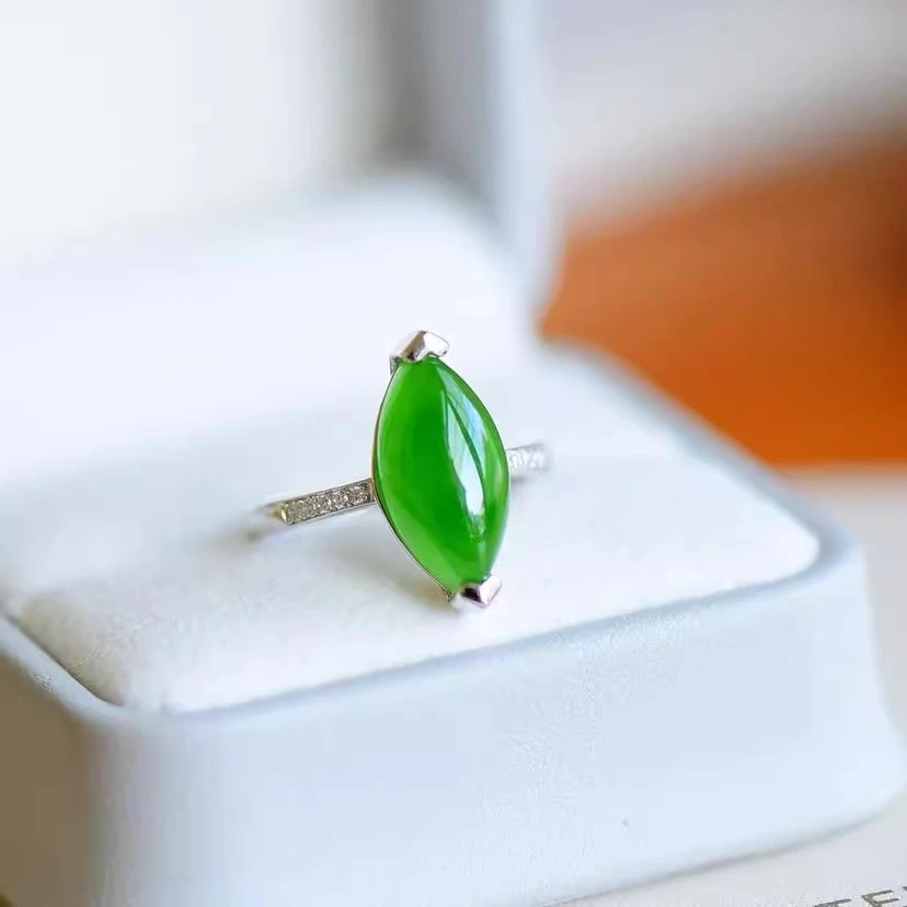 新疆和田玉碧玉老料马眼菠菜绿女手饰银镶嵌时尚戒指