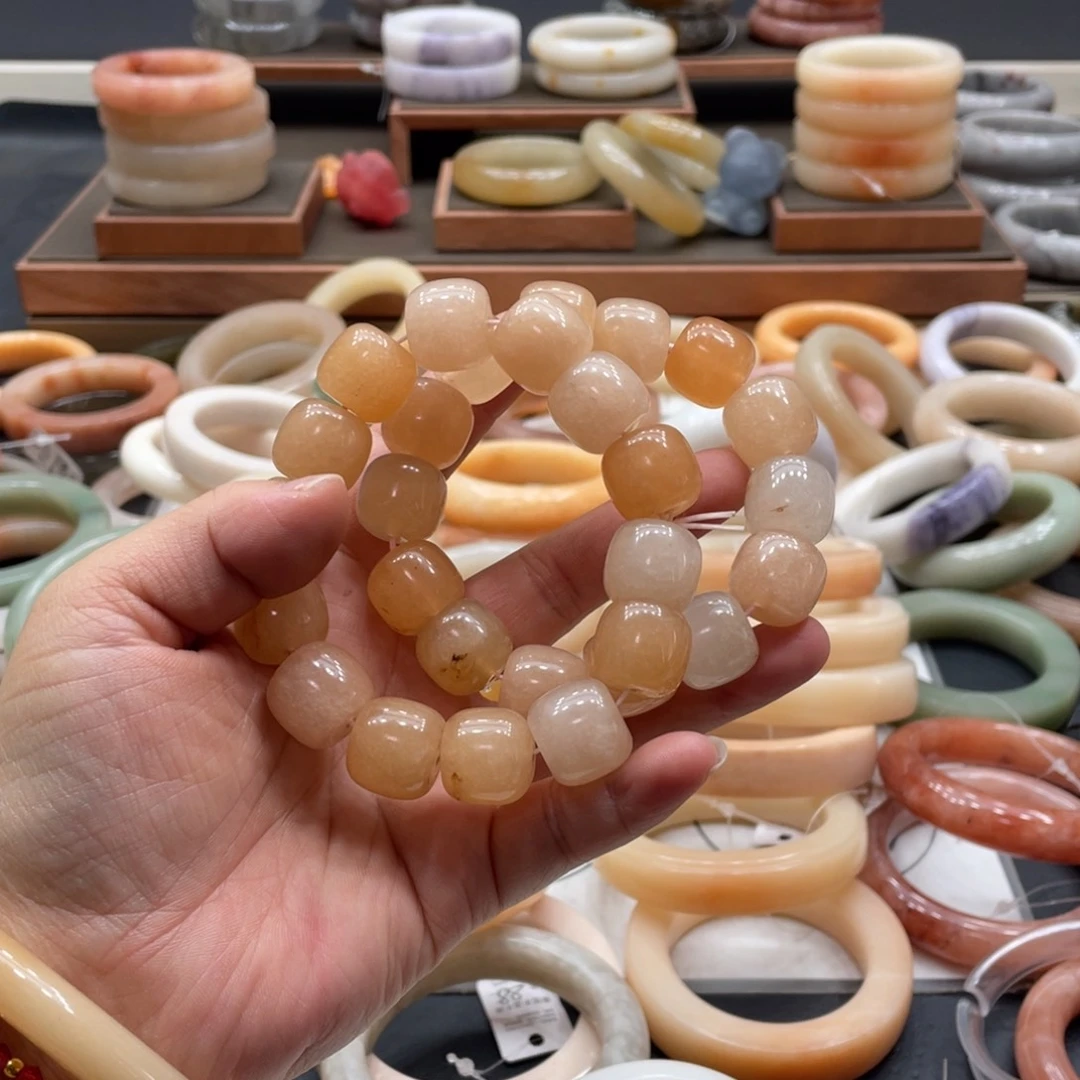 万***心石英质玉手镯未镶嵌