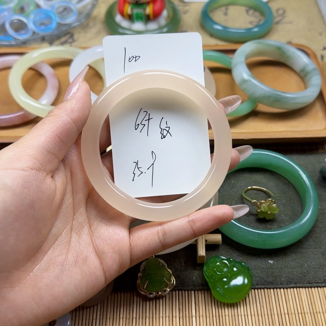 石英质玉手镯未镶嵌100