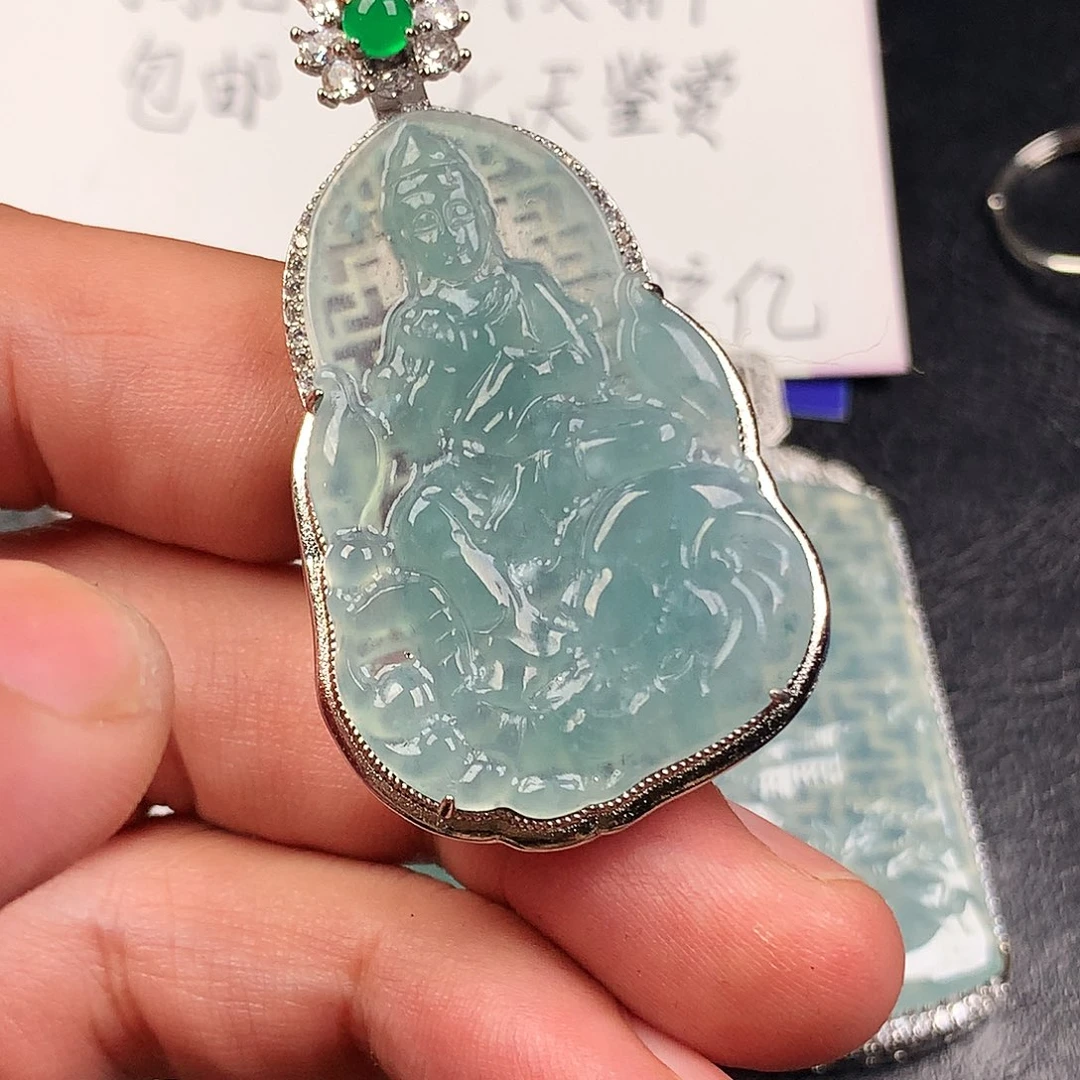 翡翠未镶嵌颈饰普贤