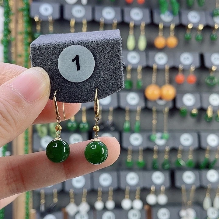 18K金镶嵌和田玉耳饰