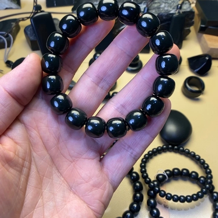 莫***离和田玉未镶嵌手链