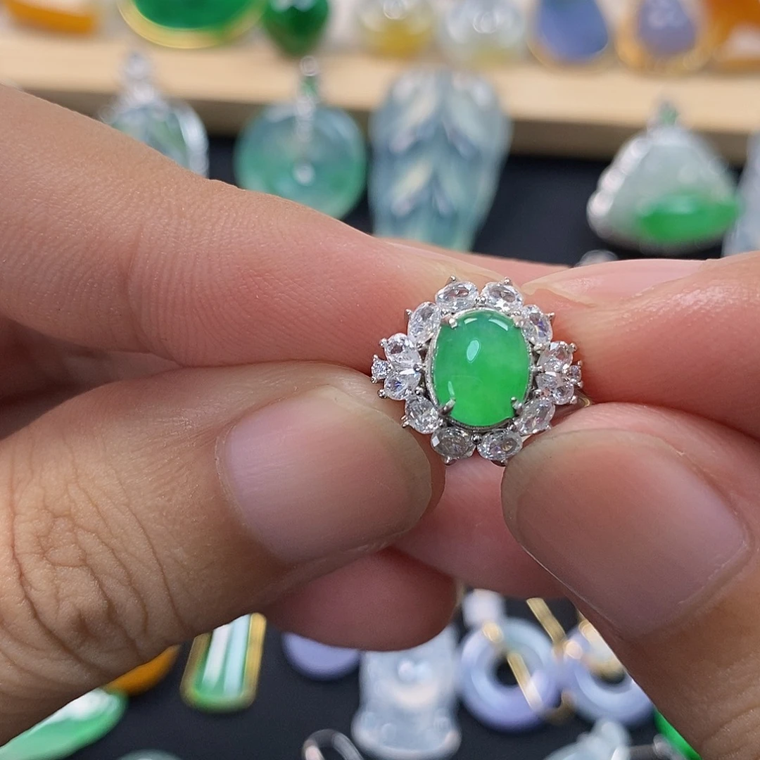 翡翠戒指未镶嵌翡翠