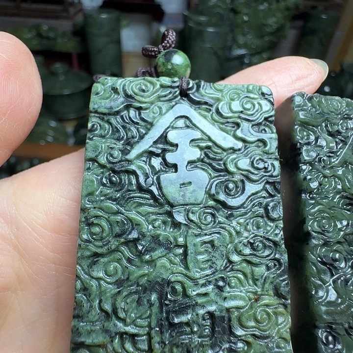 未镶嵌蛇纹石玉双面雕工