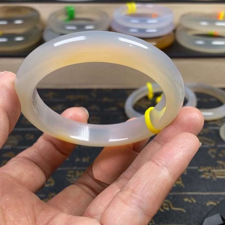 玛瑙/玉髓手镯未镶嵌