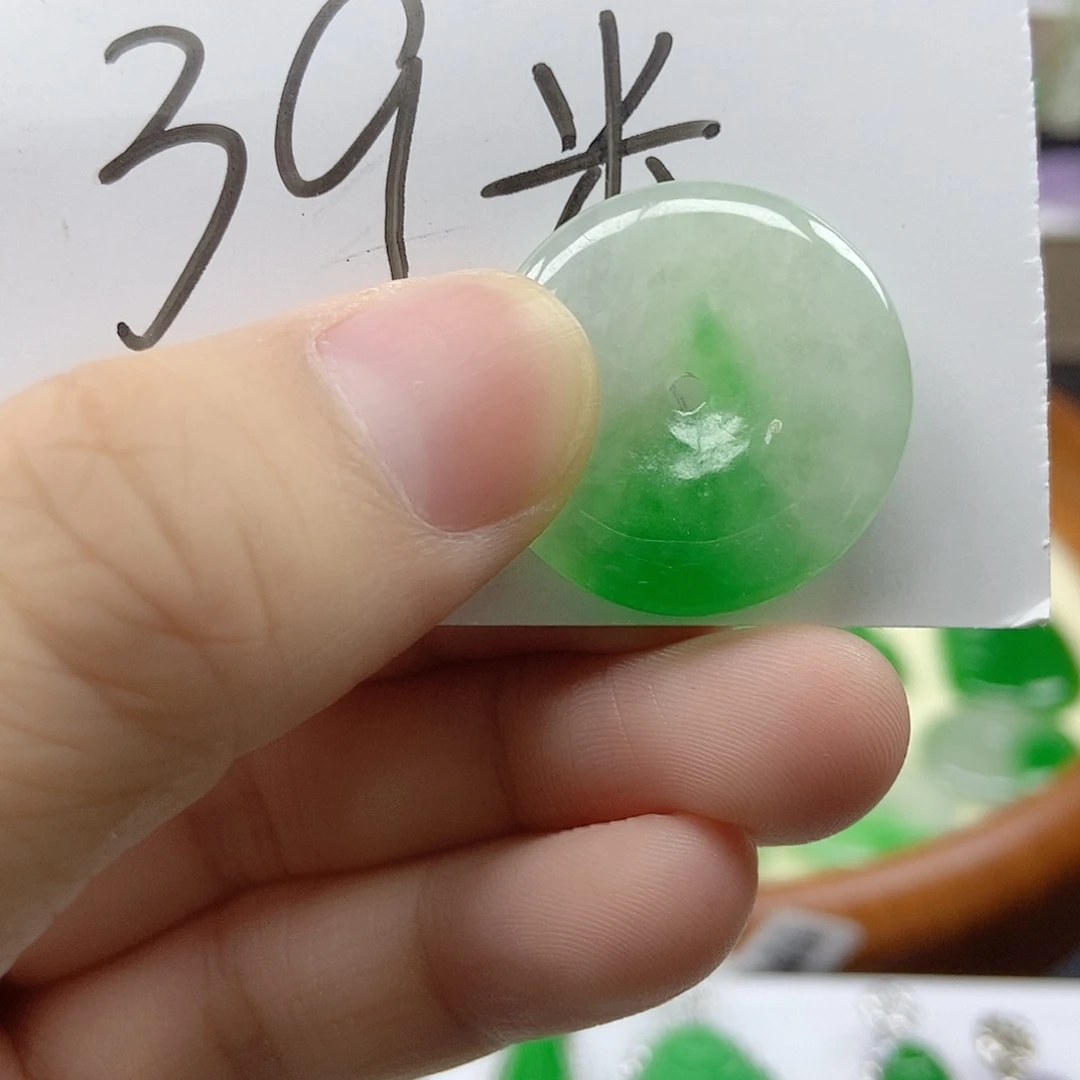 翡翠未镶嵌颈饰扣子