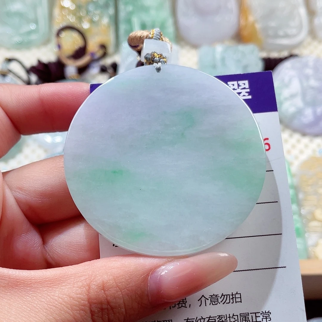 翡翠未镶嵌颈饰无事牌