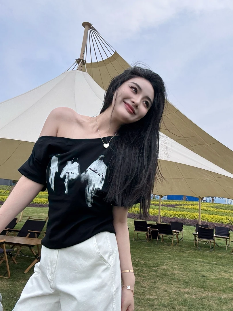 【一眼相中】美式复古印花字母斜肩短袖T恤设计感小众宽松露肩上衣