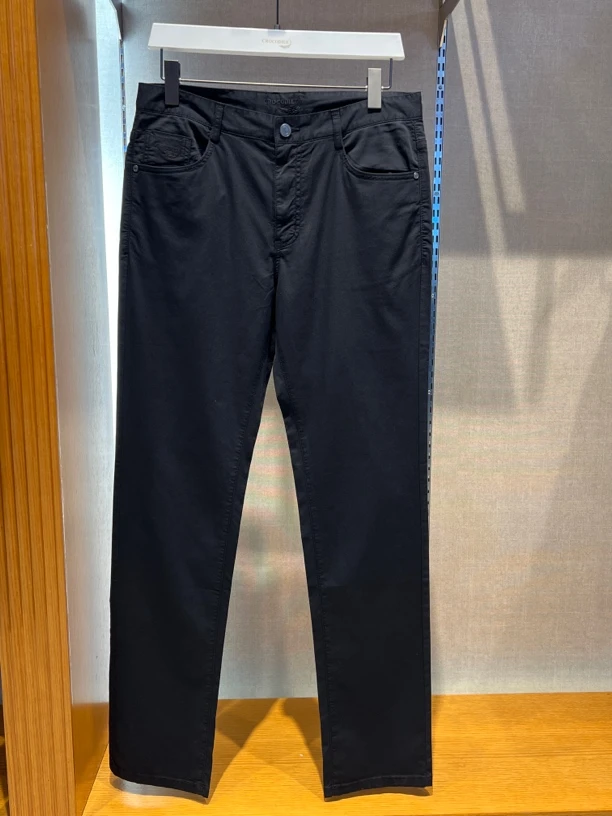 鳄鱼恤直筒裤穿着舒适自在