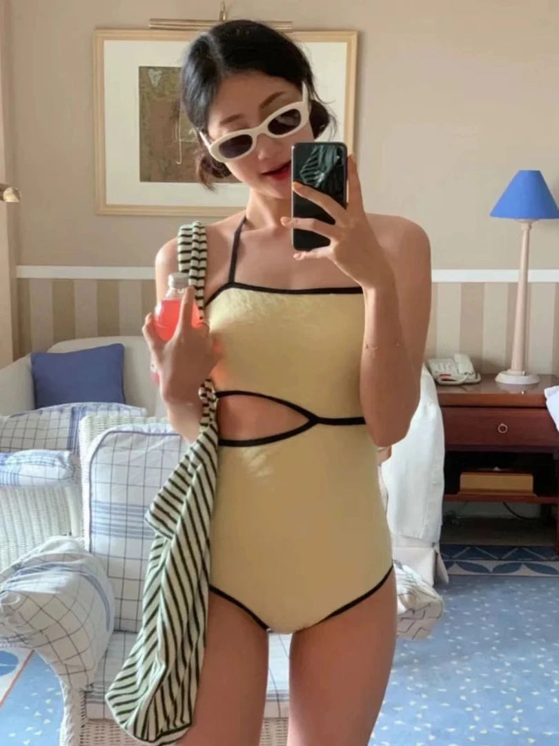 韩国2024新款泳衣女三角连体性感网红风小胸显瘦遮肚镂空黄色温泉