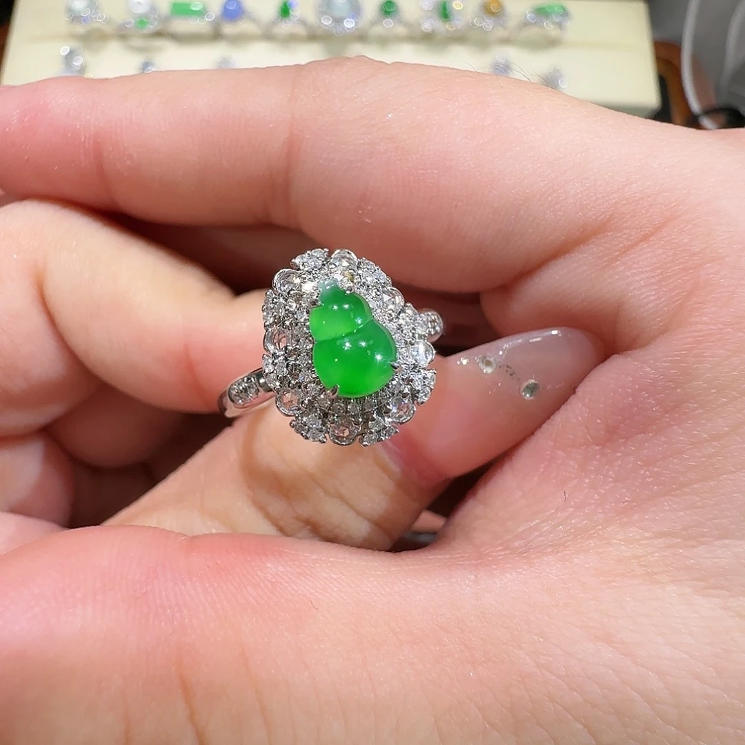 【闪购商品】18K金镶嵌戒指翡翠