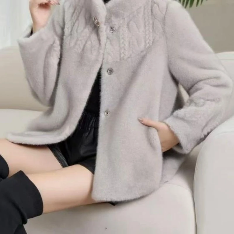 鄂尔2025新款刺绣复古气质雪兰貂大衣短外套气质女装D406薇薇