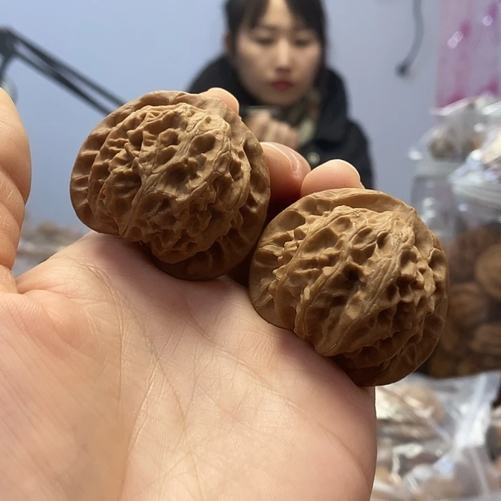 文玩核桃把件43.5红皮宫灯