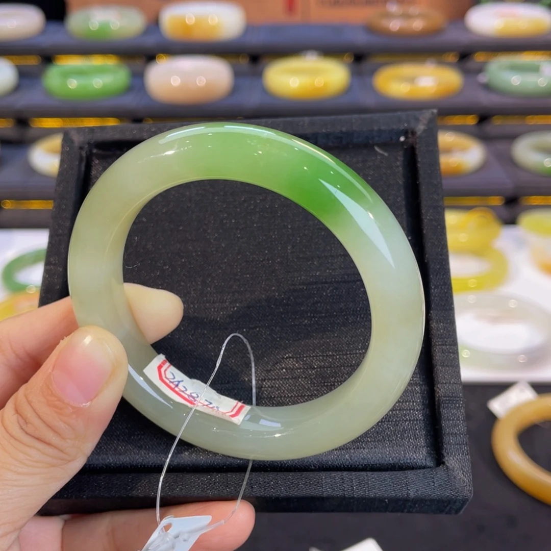 未镶嵌手镯和田玉-晴底浓翠54